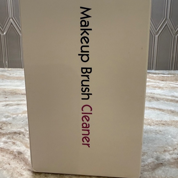 Makeup Brush Cleaner machine, 2 in 1 Makeup Brush Cleanser & Washer - Picture 2 of 5